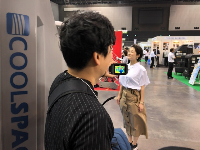 KBC九州朝日放送「シリタカ!」で大型 気化熱冷風機 クールスペースが紹介されました!(九州 猛暑対策展) | 三愛ブレイン株式会社
